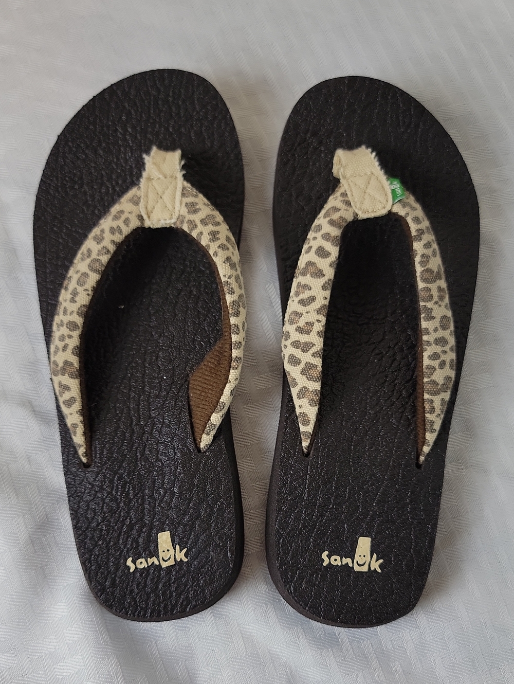 Sanuk Animal Print Flip Flops Sz 5-6